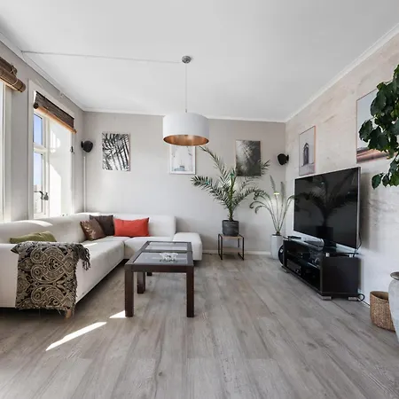 Oasis With Balcony And Sunset View Apartment